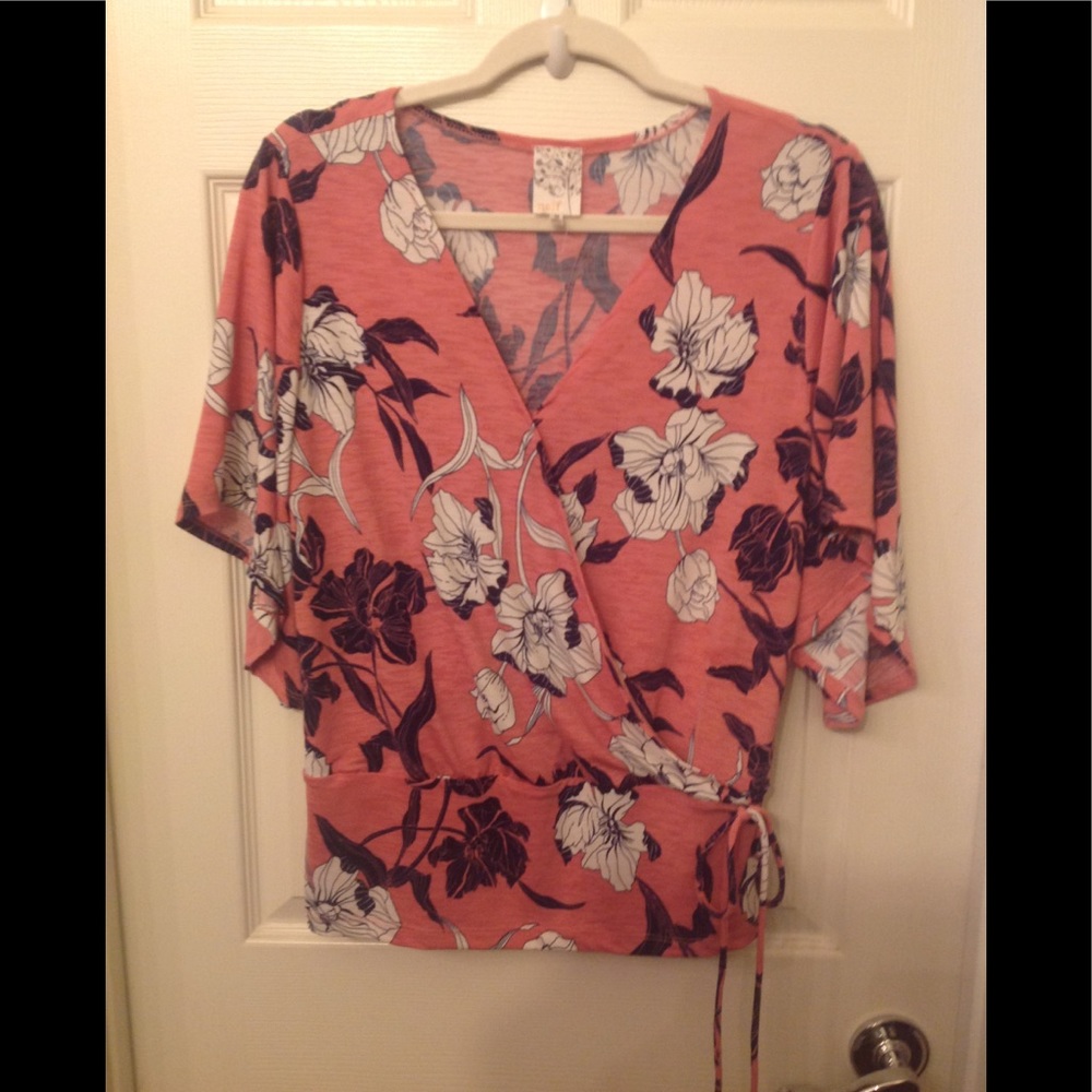 NWT Naif Dusty Rose Floral Medium Faux Wrap Top - Picture 2 of 6